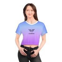 Female empowerment crop t-shirt 'wisdom' with owl eyes.