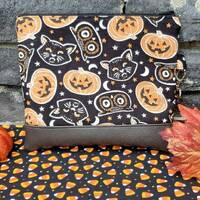 Halloween wristlet, faux leather handbag, Halloween handbag, Wristlet, zipper Pouch, spooky accessor