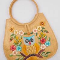 Owl rattan handbag. Vintage straw purse with colorful owl. 1070s raffia boho summer cruise straw acc
