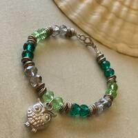 Owl charm glass bead bracelet