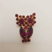 Vintage Red rhinestone owl brooch in gold tone petite #405