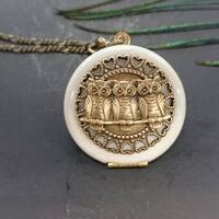 Antique brass Owls Locket/antique style/Anniversary/Bridesmaid gift/Wedding/Birthday/Sister/Mom/Daug