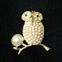 SARAH COVENTRY 1980s Gold OWL Brooch . Vintage 80s Gold & White Pearl Beads Designer Brooch Pin 