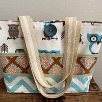 Bag, Tote Owl print with several pockets.