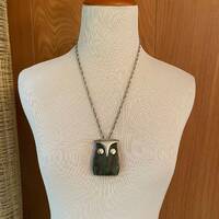 Vintage 60s mod minimalist marbled resin owl pendant