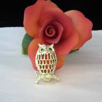 Adorable Signed Gerry Gold Tone Owl w Green Eyes, Pin or Brooch