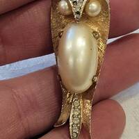 Vintage Faux pearl jelly belly owl brooch