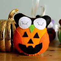 Make Your Own felt Halloween Owl Kit. Sewing kit containing precut materials and instructions to sew