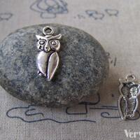 20 pcs of Antique Silver Pewter Metal Owl Charms A5336