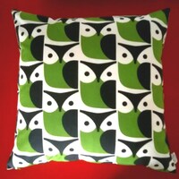 Retro Green Owl Cushion Cover: Modern Design Pillow