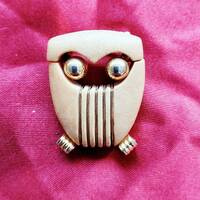 Adorable wood tone lucite owl brooch modernist with gold tone metal