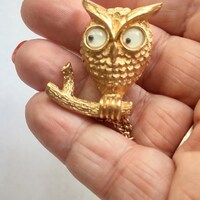 Googly Eyed Brooch / Pin / Avon Brooch / Pin / Owl Items / Owl Brooch / Pin / Gold Owl Brooch / Pin