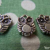 Antique Silver Owl Charms Double Sided 10x14mm Set of 20 A1849