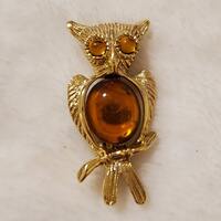 Vintage Owl Brooch Amber Cabochon Chest Gold-tone Setting