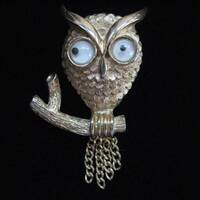 Vintage AVON "Wise Guy" Owl Brooch