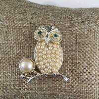 SARAH COVENTRY OWL Pin – Soft Silver Tone Metal – Vintage 1960’s – 1 1/4&quo