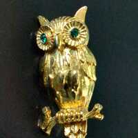 Gold tone vintage owl brooch pin