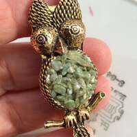 vintage Big owl brooch pin jewelry antiqued bronzed green gem stone retro 80s fashion bird wardrobe 