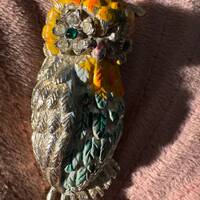 Vintage Owl Brooch pin. Colorful enamel, Goldtone.