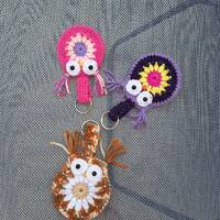 Porte clés hibou au crochet façon granny rond