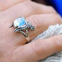 Månljus - owl silver ring with opal glass stone.