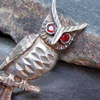Vintage Sterling Silver OWL Brooch - Garnet Red eyes - 5.4g