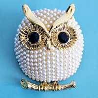 Vintage Faux Pearl Owl Brooch, Gold Tone, White Pearl Beads, Rhinestone Eyes, Unsigned. Small Owl Pi