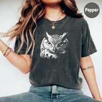 Owl Shirt, Owl Lover Graphic Shirt, Retro Owl Shirt for Animal Lover, Birdwatcher T-shirt Gift Idea,