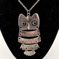 Vintage Articulated Owl Necklace - Large Silver Tone Metal with Black Acrylic Eyes on Long Chain - B