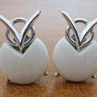 Vintage Silver Tone White Hard Plastic Bead Owl Baby Bird Chick Clip On Stud Earrings Jewelry