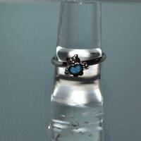 Vintage Silver and crushed Turquoise chip Sm. Owl (?) ring. (1077508) Z3-1-01