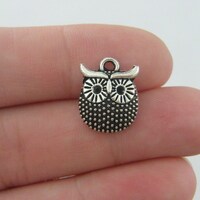 10 Owl charms antique silver tone B256