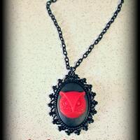 RED OWL CAMEO-Black Metal Scalloped 18 X 25 mm Red Owl Couture Pendant Necklace