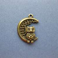 5 Owl on Moon Charm - Owl on Moon Pendant - Owl Charm - Owl - Antique Bronze - 28mm x 21mm -- (No.6-