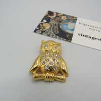 gorgeous vintage gold tone owl brooch with lovely detailing decorated with clear rhinestones, lovely