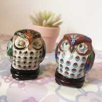 Vintage inlaid enamel owl pair on wood stands. Vintage set of 2 traditional Chinese cloisonne owls. 