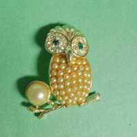 Vintage Sarah Coventry Owl Pin / Brooch ~~ Goldtone, Faux Pearls, Green & Clear Rhinestone Eyes