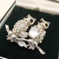 A lovely pair of owls costume jewelry brooch in silvertone metal with sparkly aurora borealis stones
