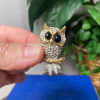 Rhinestone owl with black eyes