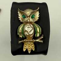 Estate Jewelry Gold Tone Owl Brooch With Faux Pearl  And Green Accents