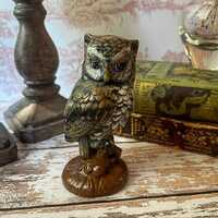Vintage Ceramic Owl Figurine: Retro Woodland Home Decor