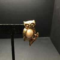 Vintage Avon Gold tone Owl Pin Brooch
