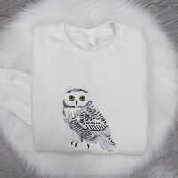 Embroidered Snowy Owl Sweatshirt, Winter Bird Crewneck, Owl Lover Gift, Detailed Wildlife Nature Emb