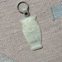 Vintage 1970s “We Give a Hoot” Owl advertisement keychain for Irvine shell Service