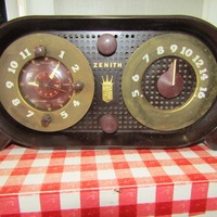 Vintage Zenith Owl Eyes Alarm Clock Radio