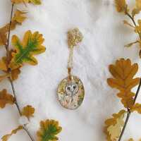 Collier illustr&eacute; de chouette effraie sur graine de Monnaie du Pape v&eacute;ritable, graine p