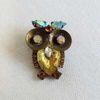 JP3192 Vintage Brass/Gold Toned Owl Brooch. Coloured Stone Accents. c1950s
