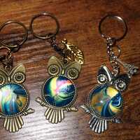 Paint pour owl keychain
