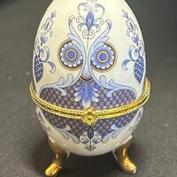 Vintage &ldquo;Owl&rdquo; Motif Footed Porcelain Egg/Trinket Box