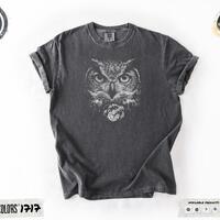 Owl Holding Pocket Watch Washed Grunge Graphic Tee | Y2K Dark Academia Bird Shirt